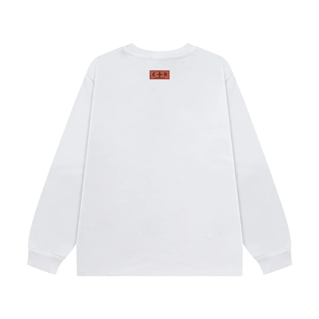 P200 CHROME HEARTS LoGo is fashionable and elegant, with a dropped shoulder style. The fabric is made of 26s double-yarn combed cotton compact spinning yarn with a weight of 280. It is matched with 1*1 Salona rib. The fabric is fermented and has a loose fit. Color: White Size: S～XXL